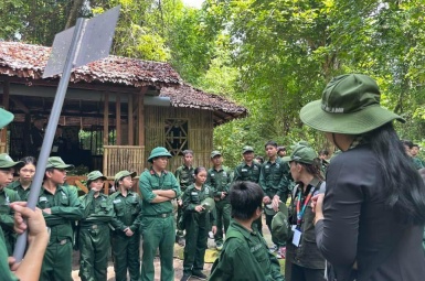 KHƠI DẬY LÒNG YÊU NƯỚC TRONG TRẢI NGHIỆM HỌC KỲ QUÂN ĐỘI